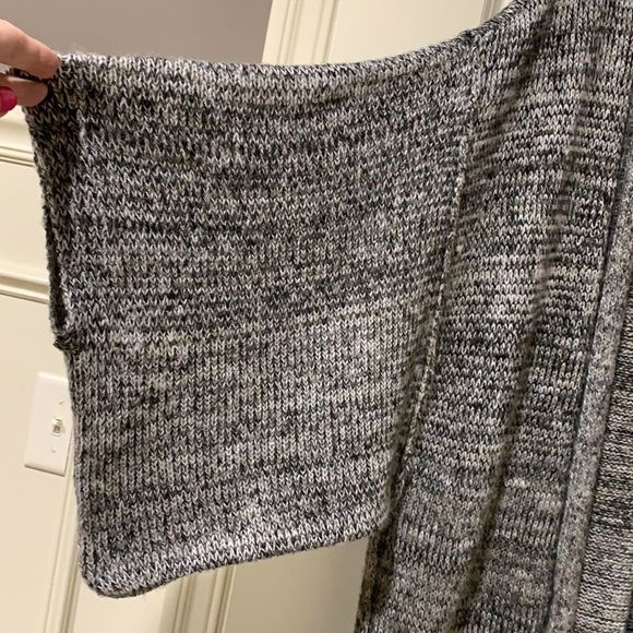 Max and Mia black and gray sweater - Picture 2 of 7